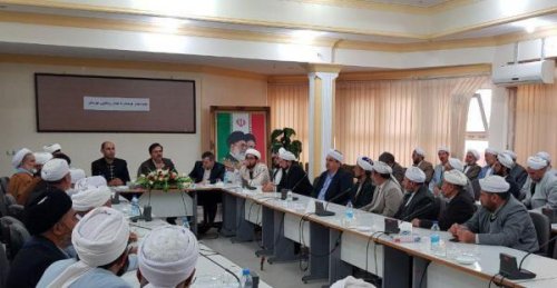 دشمنان برای تضعیف ارزش های اسلامی، همه امکانات را به کار گرفته اند