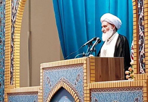  مسئولان باید با مردم و در سطح آنان زندگی کنند