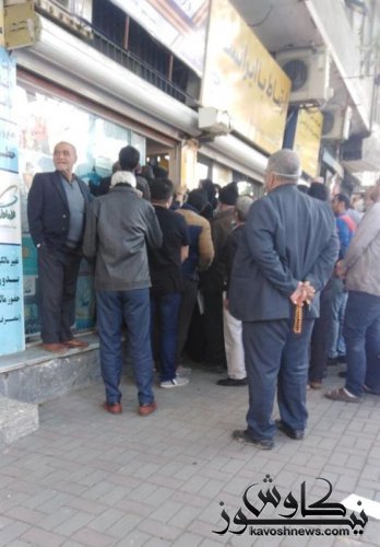 ازدحام خطرناک جمعیت، مقابل برخی از دفاتر پیشخوان در گرگان 