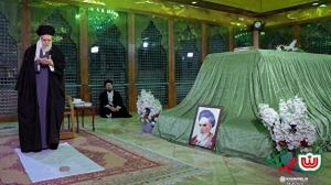 حضور رهبر انقلاب در حرم امام خمینی (ره)